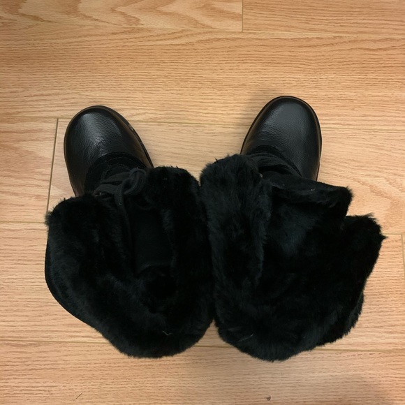 Black Naturalizer boots - Picture 3 of 4